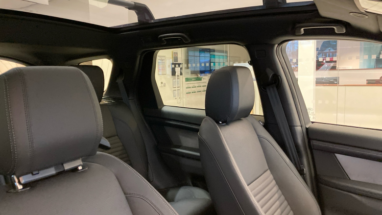 Land Rover Discovery Sport 1.5 P270e Dynamic SE 5dr Auto [5 Seat] Station Wagon